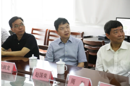 6月4日，省市場監(jiān)管局黨委委員、副局長，省藥品監(jiān)管局黨組書記、局長徐潤龍帶隊(duì)來公司開展“三服務(wù)”活動