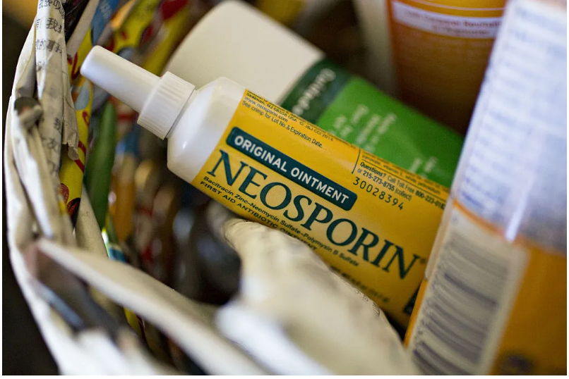 在鼻腔中涂抹孚諾軟膏（Neosporin）真的可以幫助預(yù)防病毒感染嗎？